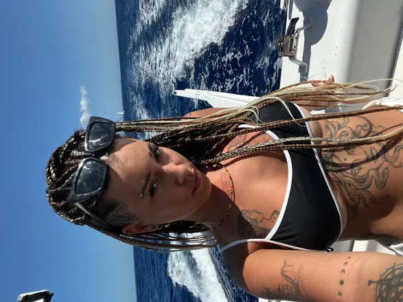 OnlyFans cuenta xyourmarimari header 2