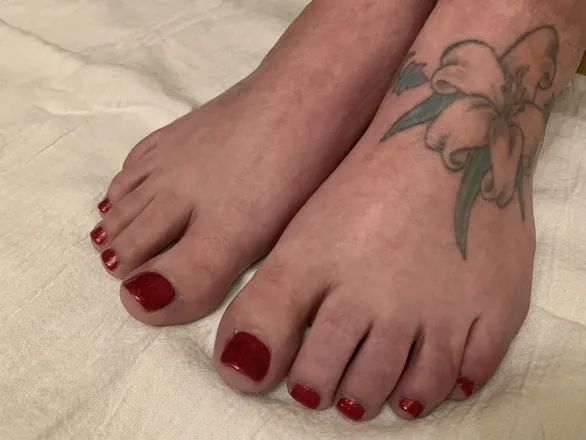 OnlyFans cuenta notyourmomstoes header 2