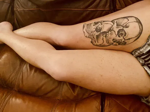 OnlyFans cuenta allyshotlegs header 2