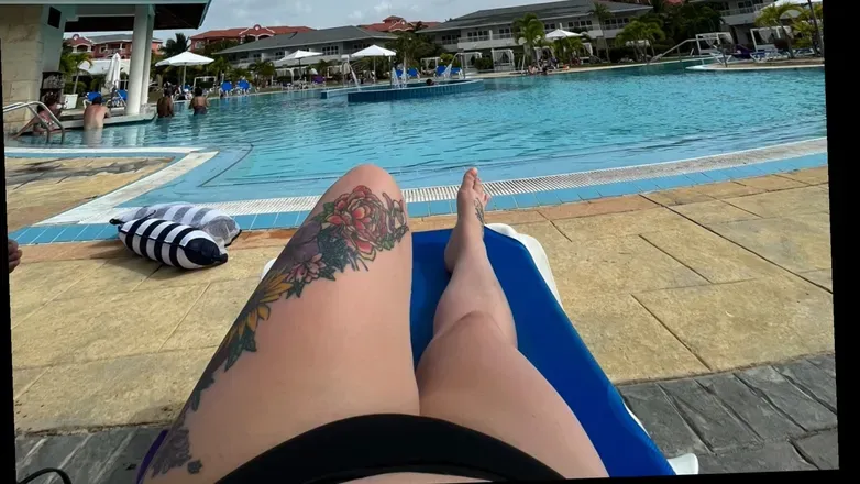 OnlyFans account  honeybee05 header 2