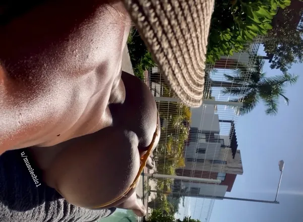 OnlyFans account  l0ngstr0kes header 2