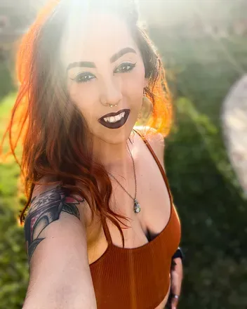 OnlyFans cuenta hippiebabe4200 header 2