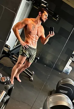 OnlyFans cuenta dominik2128 header 2