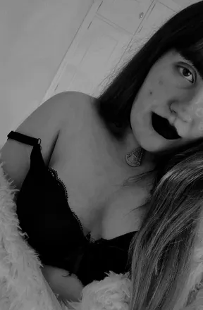 OnlyFans cuenta luucyhoot header 2