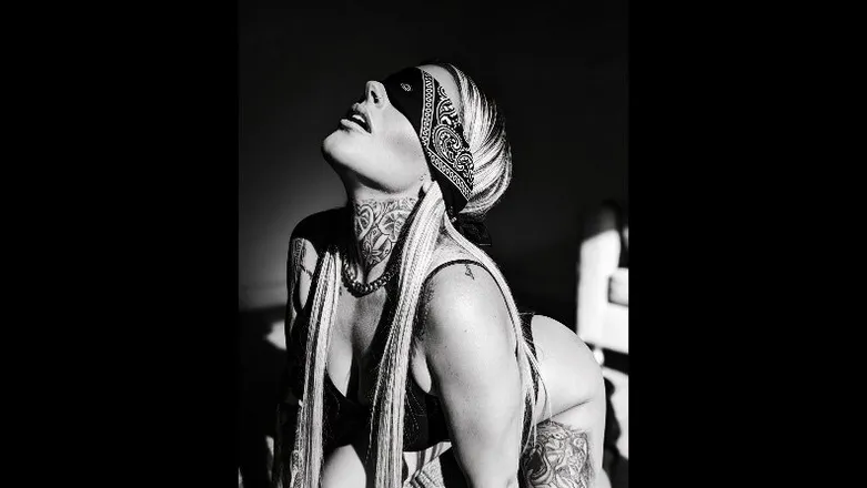 OnlyFans cuenta mizznikki-bell header 2