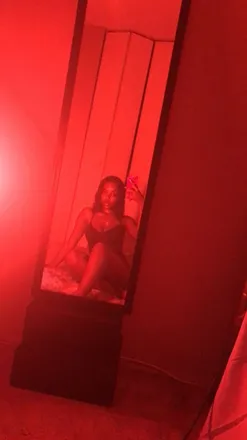 OnlyFans cuenta tyraaj header 2