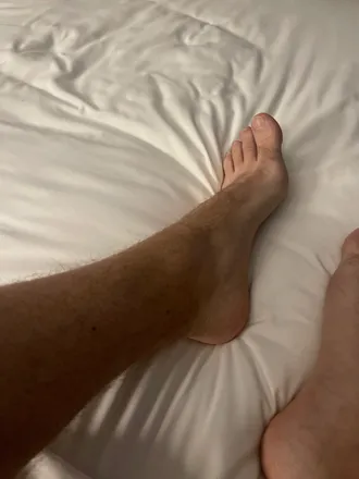 OnlyFans cuenta toenyfeet header 2