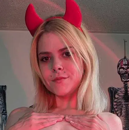 OnlyFans cuenta lavenderqueen420 previous_avatars_1 3