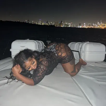 OnlyFans cuenta sunnytaytayy header 2