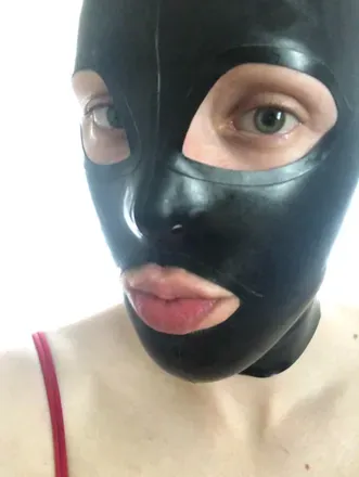 OnlyFans cuenta latexemilygf avatar 1