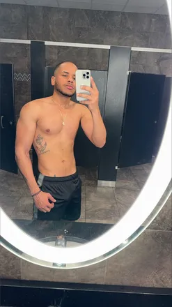 OnlyFans cuenta rikelvi10 header 2