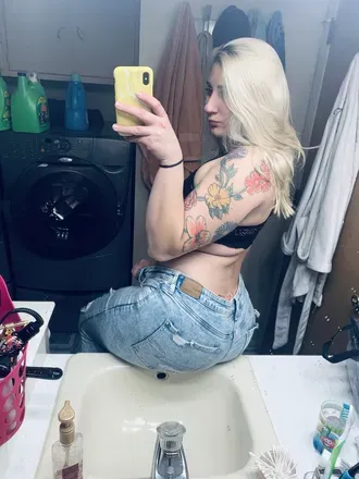 OnlyFans cuenta themom.nextdoor avatar 1