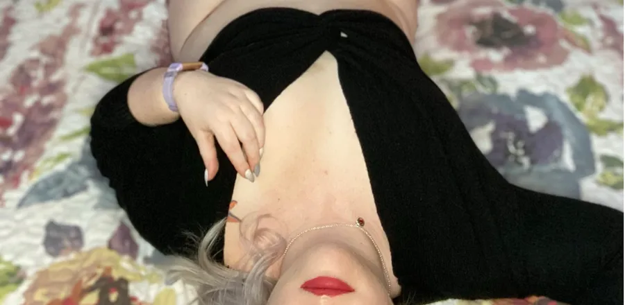 OnlyFans cuenta hellotrouble.vip header 2
