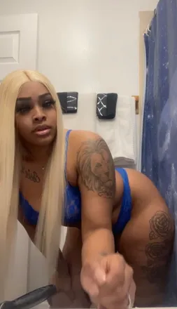 OnlyFans cuenta chaneldoll2025 header 2