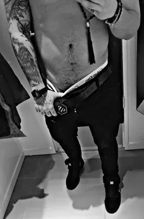 OnlyFans cuenta straight_but_curious avatar 1