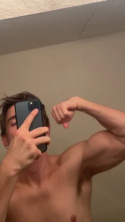 OnlyFans cuenta daddymuscles header 2