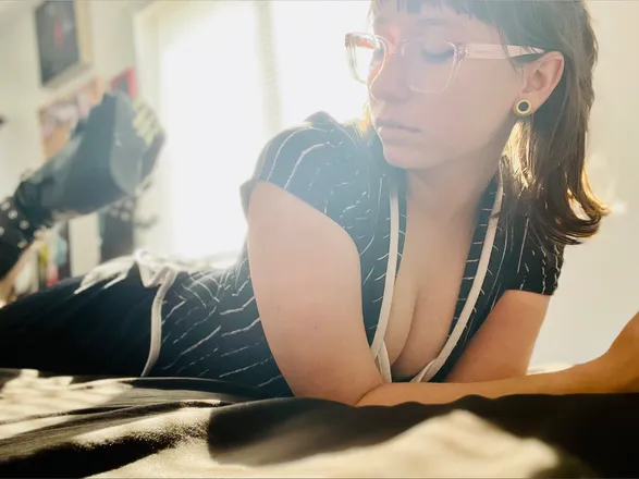 OnlyFans cuenta alyceandthehatter header 2