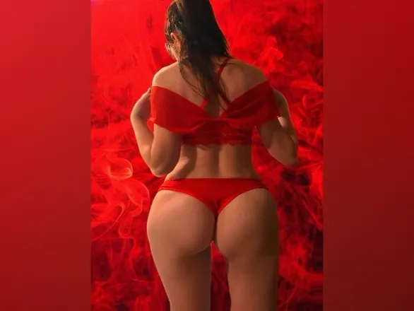 OnlyFans account  ittybittytitty1 header 2