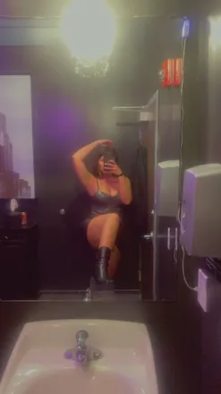OnlyFans account  kissandbelll header 2