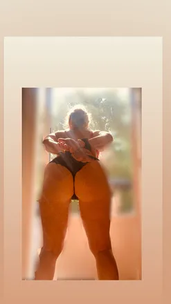 OnlyFans account  li_zon header 2