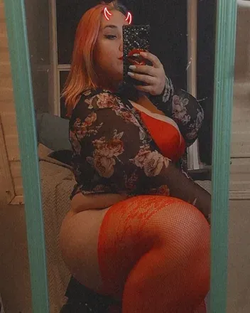 OnlyFans cuenta yourroyalthicness header 2