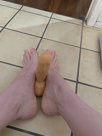 OnlyFans cuenta sellingfeetpics699 header 2