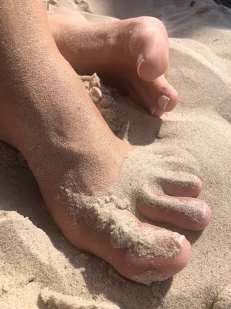 OnlyFans account  oliviasplayfulfeet header 2