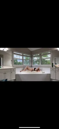 OnlyFans account  hollywoodwifey header 2
