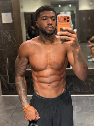 OnlyFans cuenta mrmakeithappened header 2
