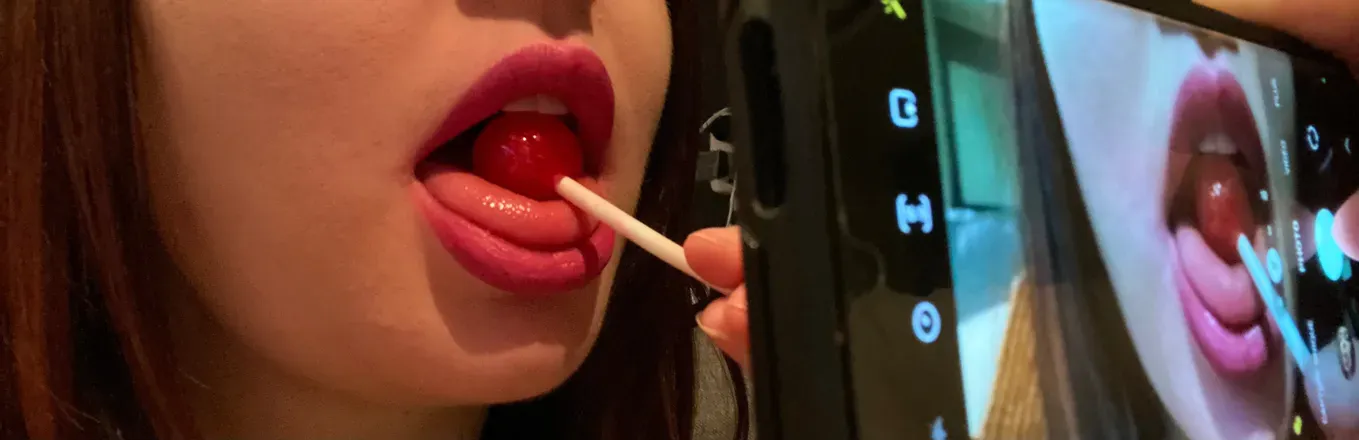 OnlyFans account  dads_naughty_girl header 2