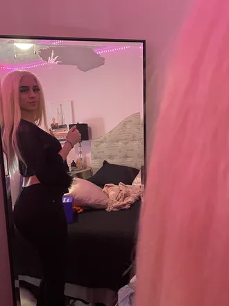 OnlyFans account  vivithepixi header 2