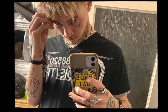 OnlyFans account  strobervikx header 2