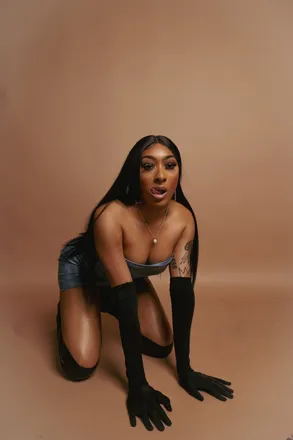 OnlyFans cuenta therealskycallie header 2
