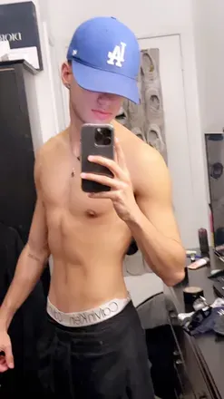 OnlyFans account  zacharry avatar 1