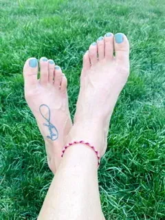 OnlyFans cuenta feet_thru_the_world avatar 1