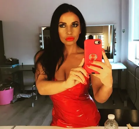 OnlyFans account  kimmy_italia_lopez header 2