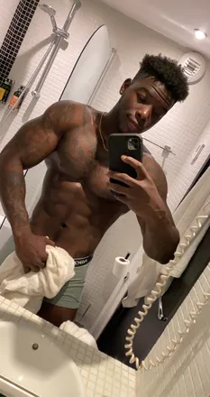 OnlyFans cuenta prettiestchocolate1 header 2