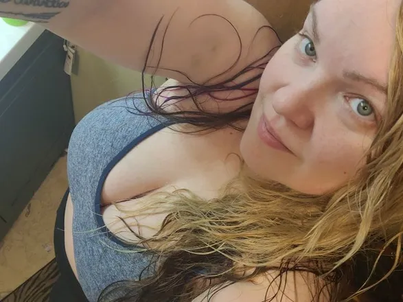 OnlyFans account  mrshoss21 header 2