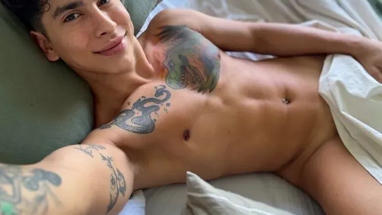 OnlyFans account  emivelax header 2