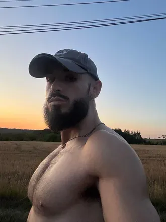 OnlyFans of juicyyyleo