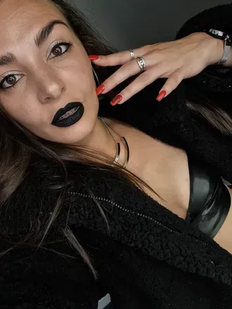 OnlyFans cuenta littledomnextdoor_free avatar 1