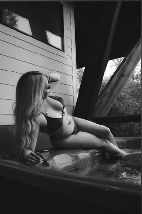 OnlyFans cuenta blazinnbertha header 2