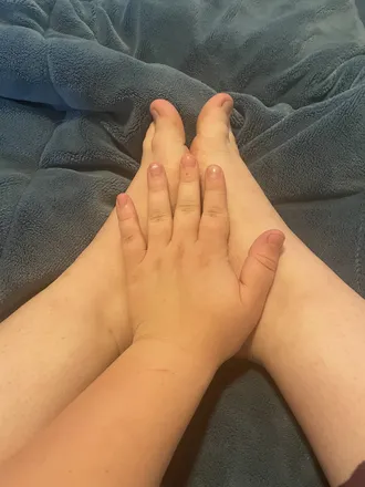OnlyFans cuenta tinyhandsandfeet header 1