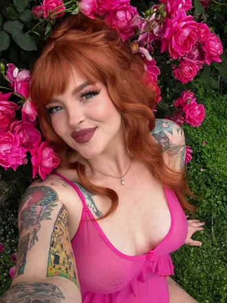 OnlyFans of rosamagnoliaxo