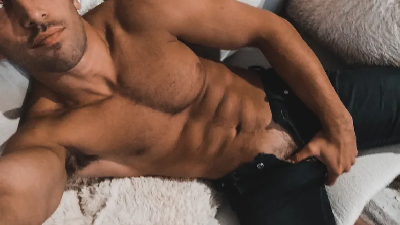 OnlyFans cuenta alesuarezz header 2