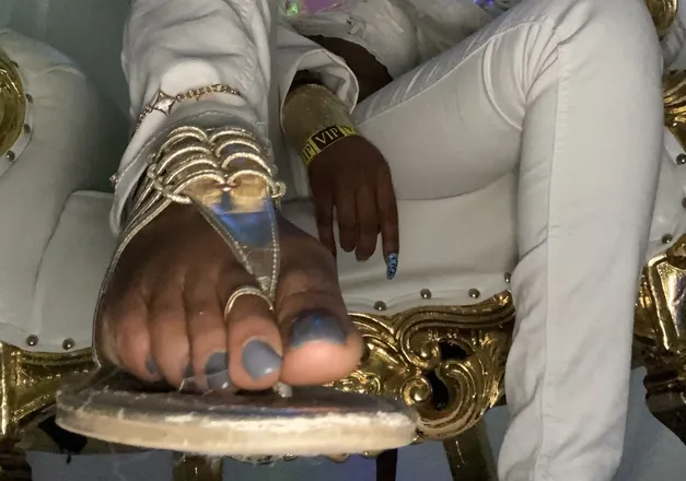 OnlyFans cuenta authenictoes header 2