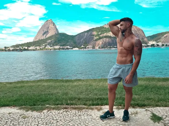OnlyFans cuenta alemourarp header 2