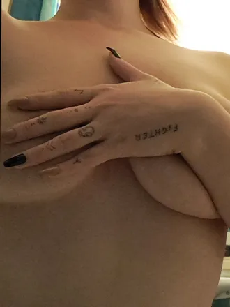 OnlyFans cuenta scarlets_love header 2