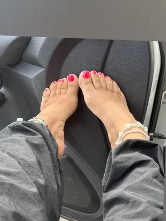 OnlyFans cuenta youlovepeaches header 2
