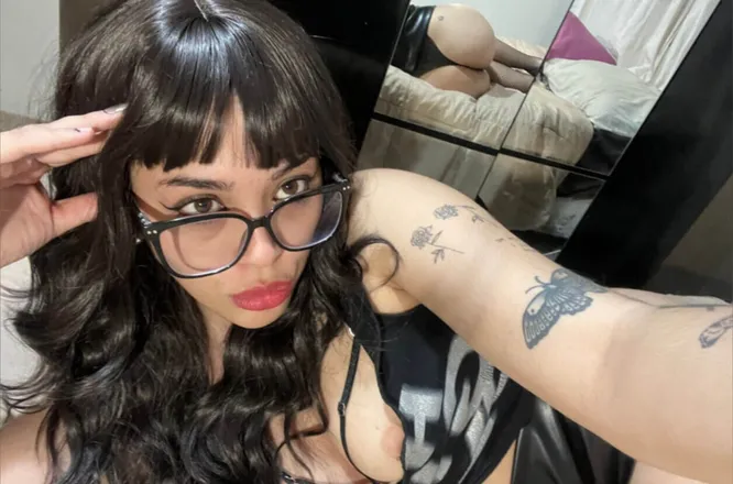 OnlyFans account  xxxloloxxxx header 2